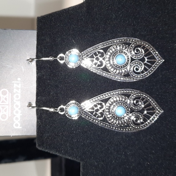Love these earrings, ladies Bundle & Save 5 for 30 or 1 for 10 - Picture 1 of 2